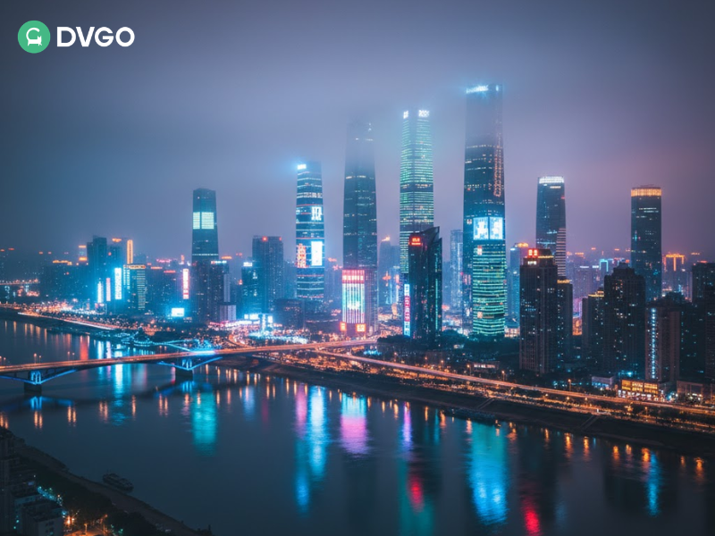 霓虹灯下璀璨的重庆城市天际线及 DVGO Logo