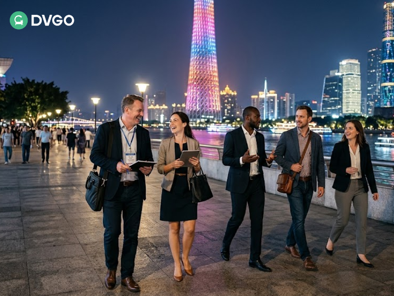 广交会闭馆后离开广州琶洲展览中心的国际买家